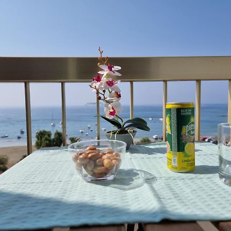 Super Modern Beachfront 1 Bedroom - Sleeps 4 Limassol Eksteriør billede