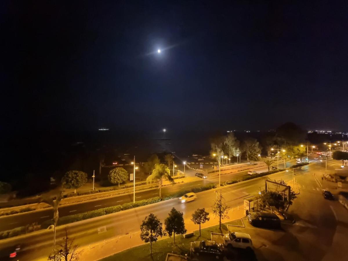 Super Modern Beachfront 1 Bedroom - Sleeps 4 Limassol Eksteriør billede