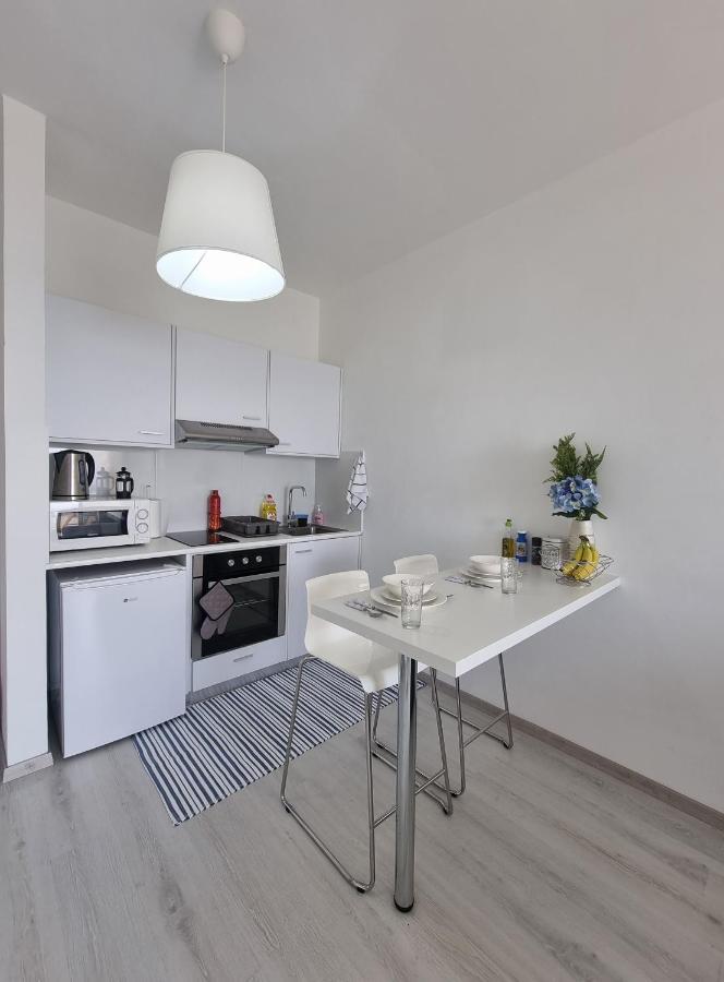 Super Modern Beachfront 1 Bedroom - Sleeps 4 Limassol Eksteriør billede
