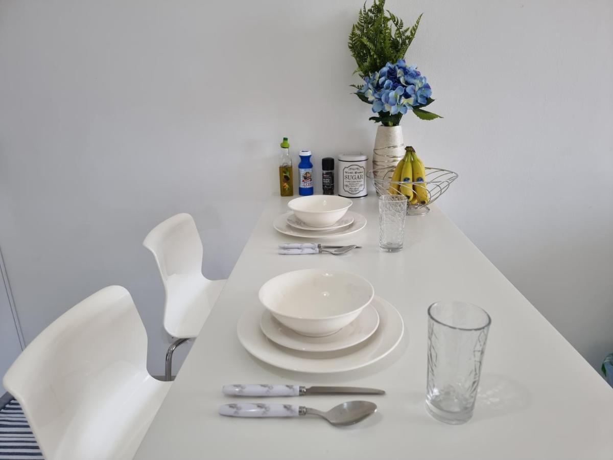 Super Modern Beachfront 1 Bedroom - Sleeps 4 Limassol Eksteriør billede