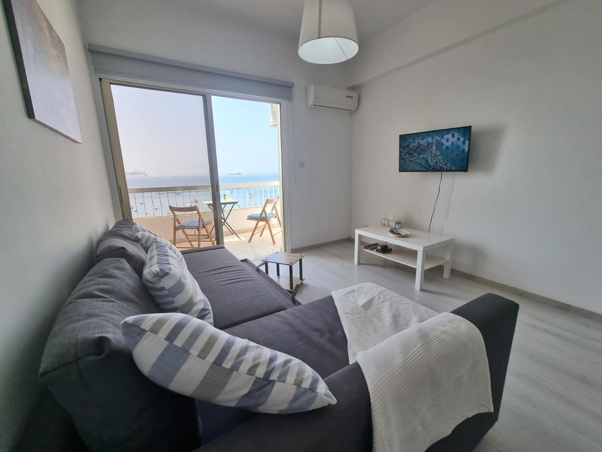 Super Modern Beachfront 1 Bedroom - Sleeps 4 Limassol Eksteriør billede