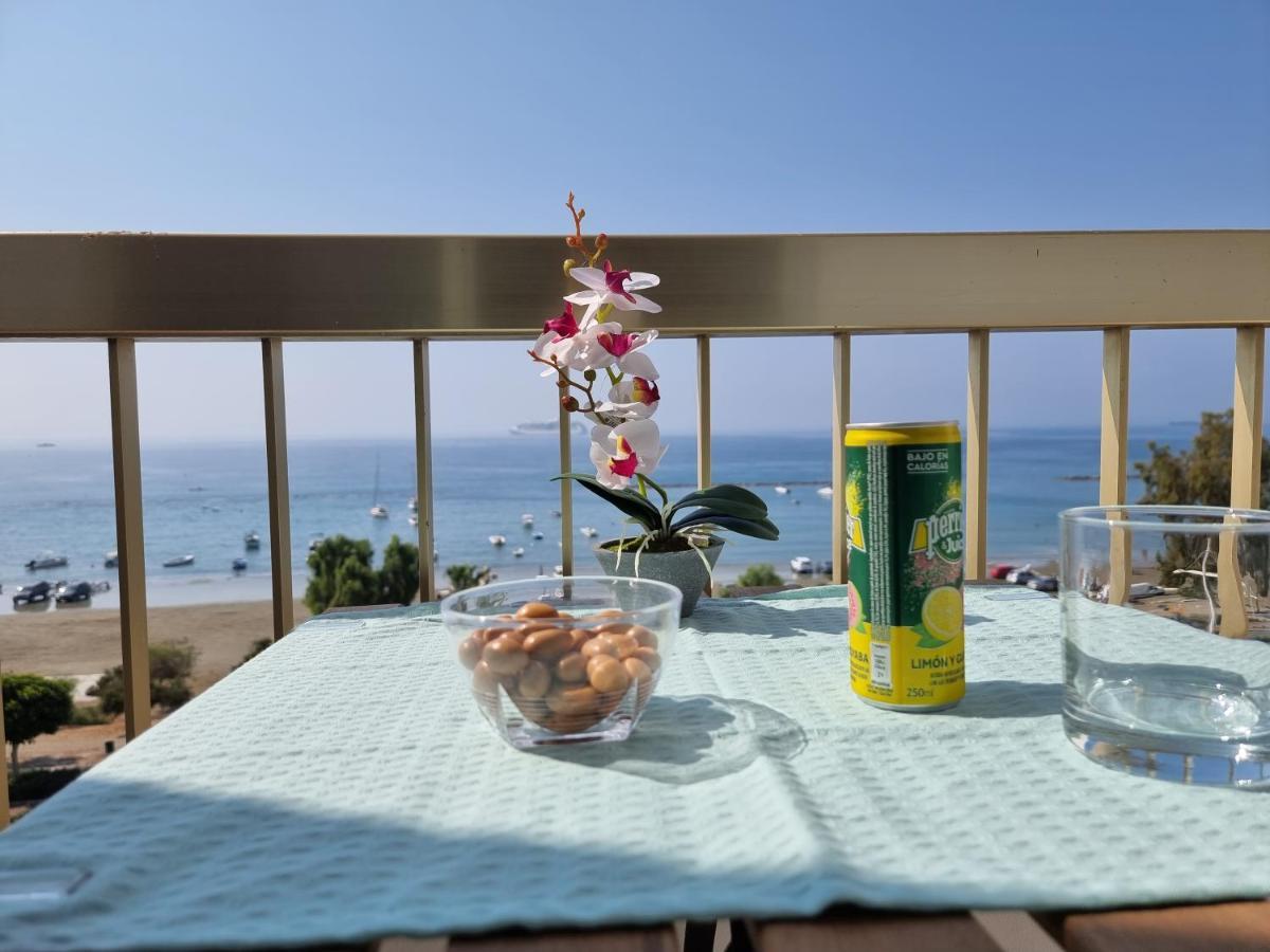Super Modern Beachfront 1 Bedroom - Sleeps 4 Limassol Eksteriør billede