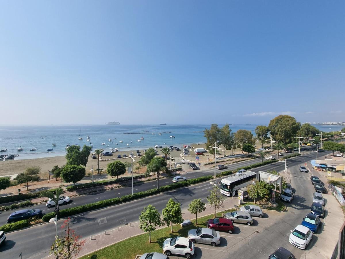 Super Modern Beachfront 1 Bedroom - Sleeps 4 Limassol Eksteriør billede